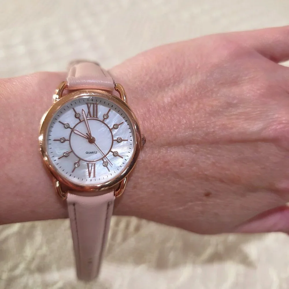 Rose Gold Bezel MOP Face Crystal Hour Marks Easy to Read Women's Watch Runs Well